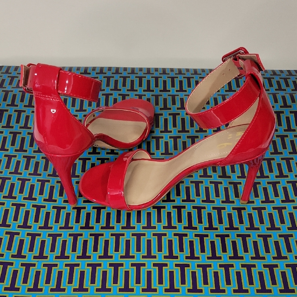 Scarlet Red Patent Leather High Heel Sandals- LIKE NEW Size 8.5 - Picture 7 of 16